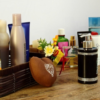 Les réactions cutanées aux produits cosmétiques